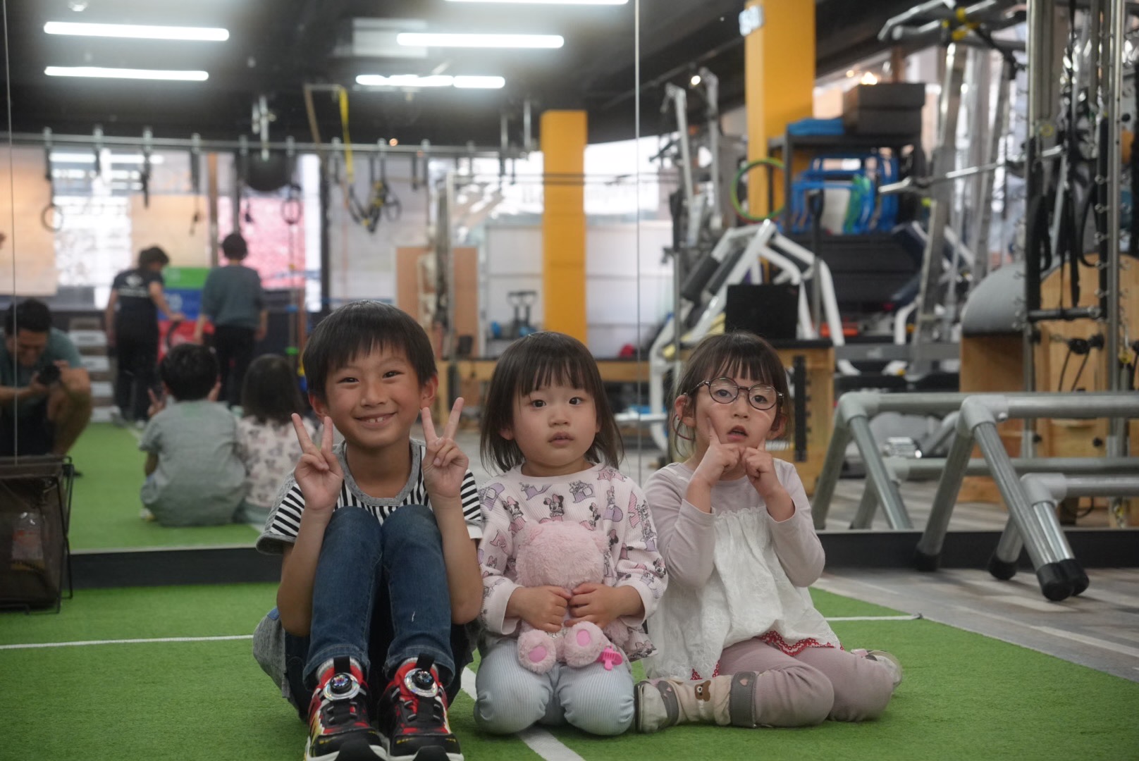 キッズアカデミーで運動する子どもたち